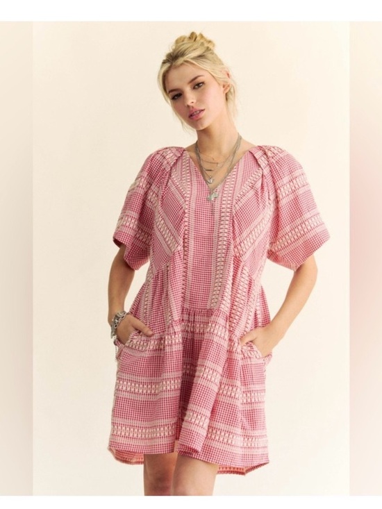 DAVI & DANI Dresses & Skirts - DAVI & DANI Pink Textured Mini Dress